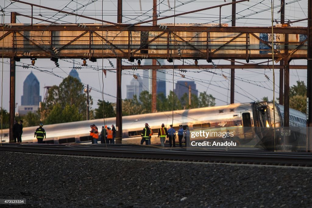 Five killed, dozens injured as train derails in US