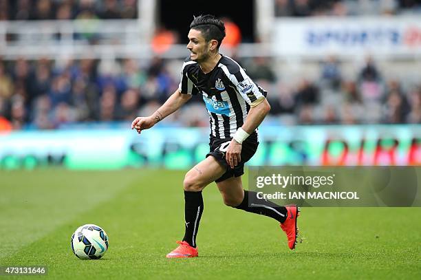 Newcastle United's French midfielder Remy Cabella controls the ball during the English Premier League football match between Newcastle and Swansea...