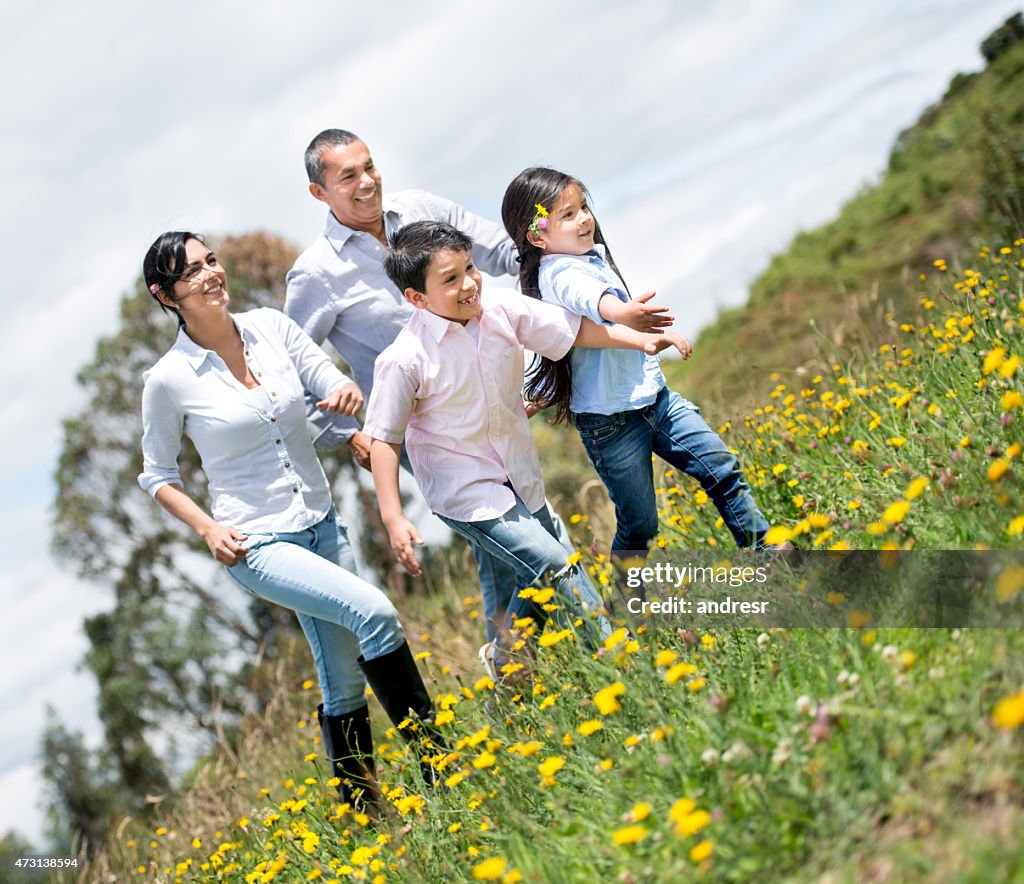 En famille courir en plein air