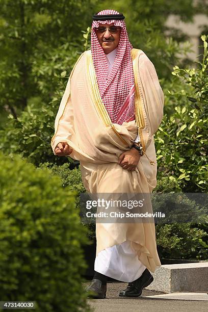Crown Prince Mohammed bin Nayef and his delegation arrive at the White House May 13, 2015 in Washington, DC. The delegation is scheduled to meet with...