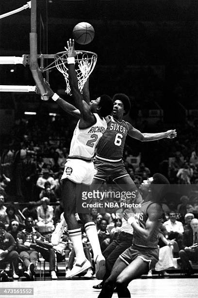 Micheal Ray Richardson of the New York Knicks shoots against Julius Erving of the Philadelphia 76ers at Madison Square Garden circa 1979 in New York...