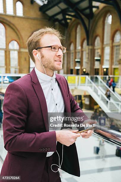 businessman at the railway station - liverpool street railway station stock pictures, royalty-free photos & images