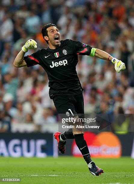 buffon lanjut main bersama juventus hingga usia 43... Gianluigi Buffon Juventus Photos and Premium High Res Pictures - Getty ...