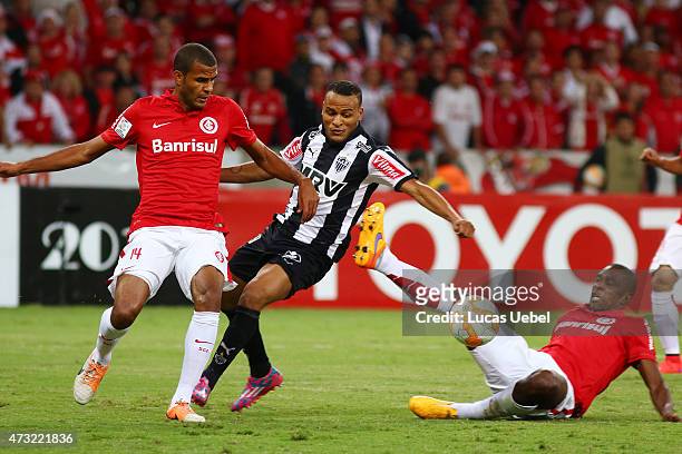 Ernando and Juan of Internacional battles for the ball againt Patrick of Atletico-MG during the match between Internacional and Atletico-MG as part...