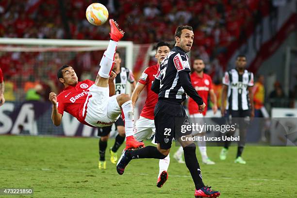 Willian of Internacional battles for the ball againt Thiago Ribeiro of Atletico-MG during the match between Internacional and Atletico-MG as part of...