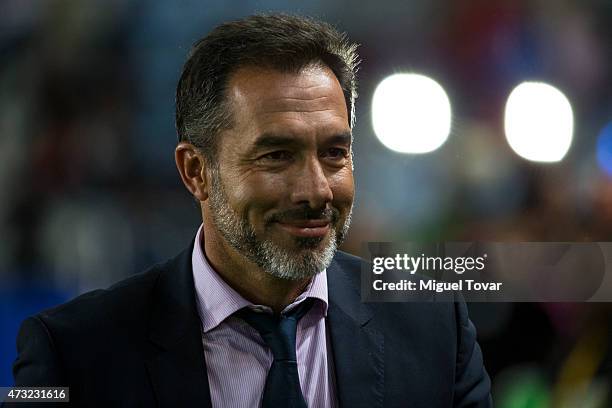 Gustavo Matosas coach of America gestures during a quarterfinal first leg match between Pachuca and America as part of Clausura 2015 Liga MX at...