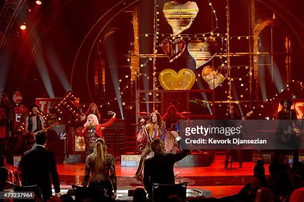 Finalist Jax and singer/songwriter Steven Tyler perform onstage during "American Idol" XIV Grand Finale at Dolby Theatre on May 13, 2015 in...