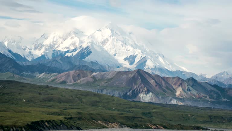 https://media.gettyimages.com/id/473253029/video/denali-alaska-timelapse.jpg?b=1&s=640x640&k=20&c=negxR5lbBC9xc-6BUc7j7t9vHl8weJcpM77ab6rGpLg=