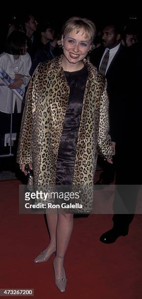 Nina Siemaszko attends the premiere of "The American President" on November 14, 1995 at the Cineplex Odeon Cinema in Century City, California.