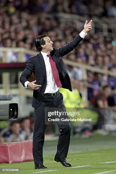 Unai Emery manager of FC Sevilla shouts instructions to his players during the UEFA Europa League Semi Final match between ACF Fiorentina and FC...