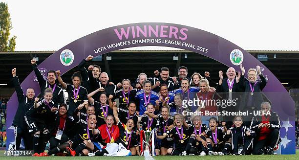 The team of Frankfurt celebrate with the cup after winning the UEFA Women's Champions League final match between 1. FFC Frankfurt and Paris St....