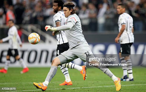 Cassio of Corinthians runs with the ball during a match between Corinthians and Guarani as part of round of sixteen of Copa Bridgestone Libertadores...