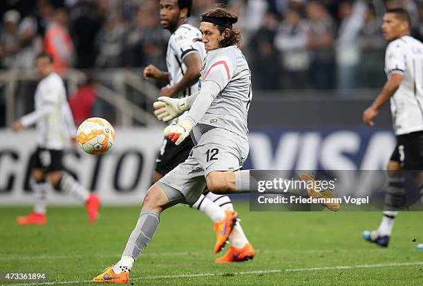 Cassio of Corinthians runs with the ball during a match between Corinthians and Guarani as part of round of sixteen of Copa Bridgestone Libertadores...