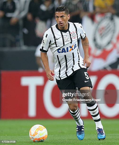 Ralf of Corinthians runs with the ball during a match between Corinthians and Guarani as part of round of sixteen of Copa Bridgestone Libertadores...