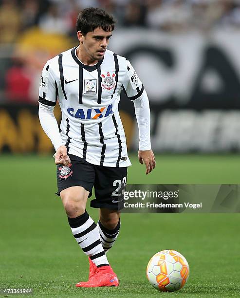 Fagner of Corinthians runs with the ball during a match between Corinthians and Guarani as part of round of sixteen of Copa Bridgestone Libertadores...