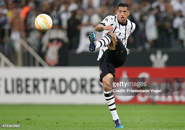 Ralf of Corinthians runs with the ball during a match between Corinthians and Guarani as part of round of sixteen of Copa Bridgestone Libertadores...