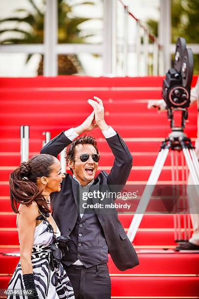 celebrity couple on red carpet in cannes - 64th annual cannes film festival the tree of life premiere stockfoto's en -beelden