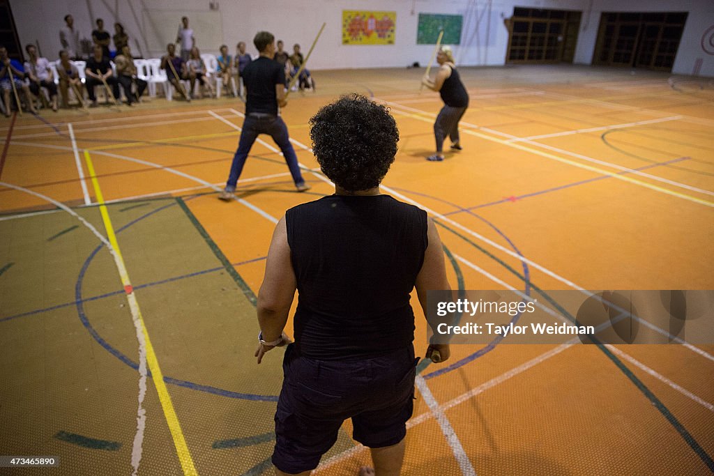 Game Of Thrones Star Holds Sword Fighting Classes For Nepal