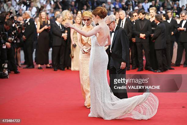Director Woody Allen poses with US actresses Parker Posey and Emma Stone as they arrive for the screening of the film "Irrational Man" at the 68th...