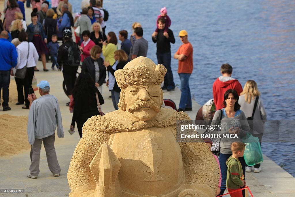 CZECH-SAND-SCULPTURES