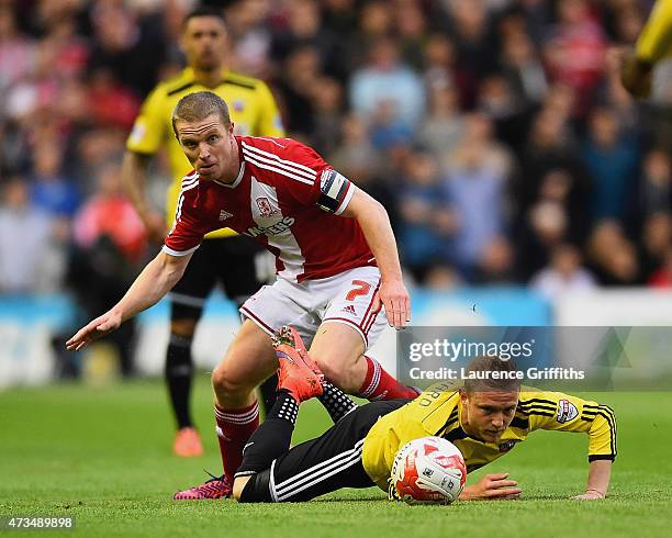 Grant Leadbitter of Middlesbrough battles with Alex Pritchard of Brentford during the Sky Bet Championship Playoff semi final second leg match...