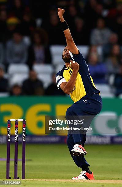 Jeetan Patel of Warwickshire in action during the NatWest T20 Blast match between Nottinghamshire and Warwickshire at Trent Bridge on May 15, 2015 in...