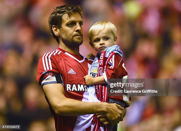 Jonathan Woodgate of Middlesbrough celebrates with son Carter as they reach the final after the Sky Bet Championship Playoff semi final second leg...