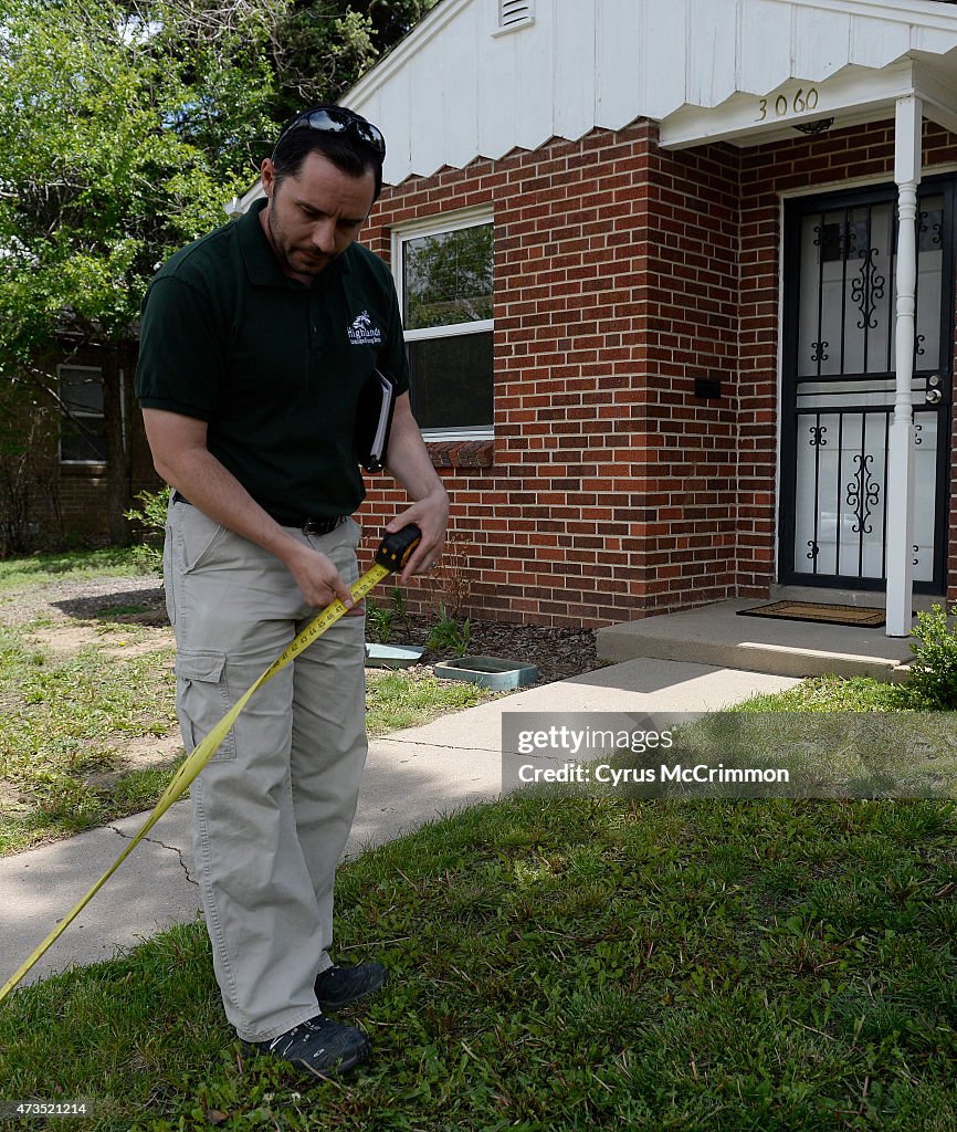 Landscaping expert talks with reporter about improving his yard.