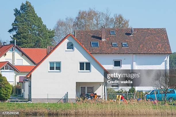 home with garden near river - mehrfamilienhaus modern bildbanksfoton och bilder