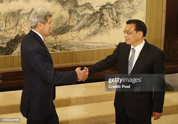 Secretary of State John Kerry shakes hands with Chinese Premier Li Keqiang at the Zhongnanhai Leadership Compound on May 16, 2015 in Beijing, China....