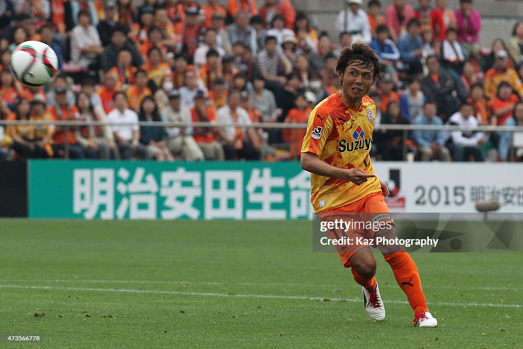 Shimizu S-Pulse v Yokohama F.Marinos - J.League