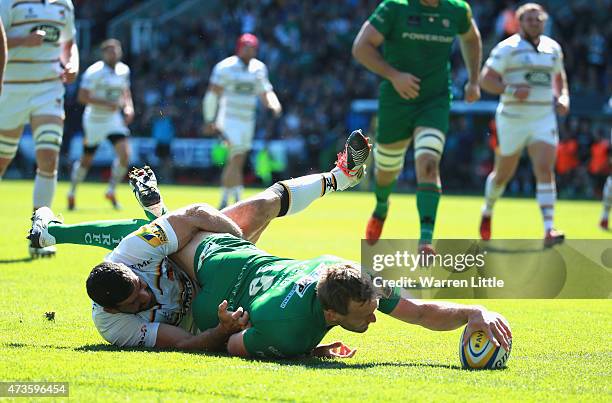 Andrew Fenby of London Irish scores a try during the Aviva Premiership match between London Irish and London Wasps at Madejski Stadium on May 16,...