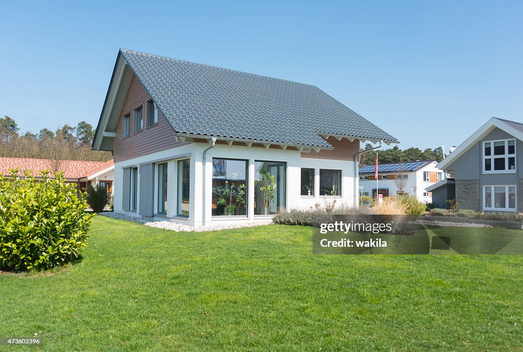 Real estate home mit Garten Wiese-detainee