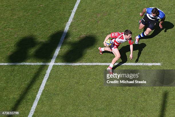 Steph Reynolds of Gloucester is pursued by Matt Banahan of Bath during the Aviva Premiership match between Bath Rugby and Gloucester Rugby at the...
