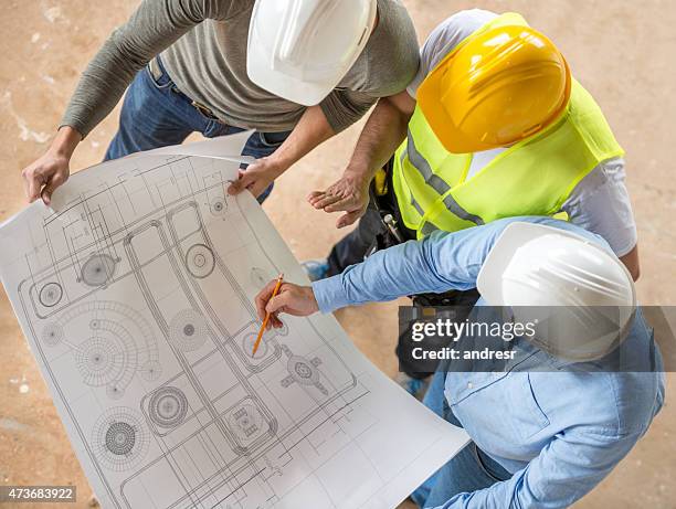 engineers looking at blueprints civil - civil engineering fotografías e imágenes de stock