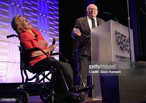 Actress Cloris Leachman presents honoree Edward Asner with the Lifetime Achievement Award onstage during The Humane Society Of The United States' Los...