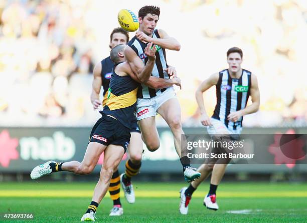 Scott Pendlebury of the Magpies passes the ball in a tackle during the round seven AFL match between the Richmond Tigers and the Collingwood Magpies...