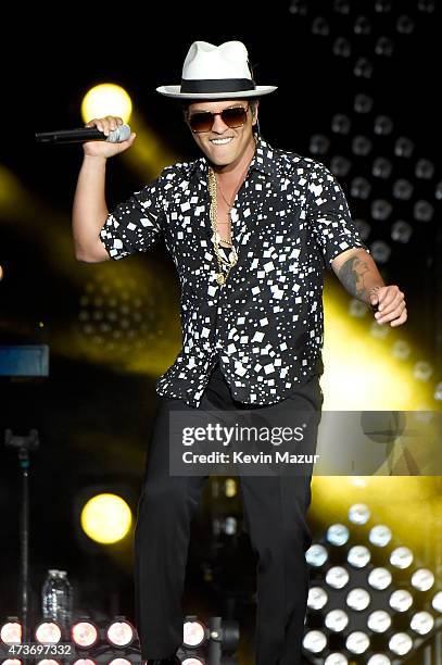 Musician Bruno Mars performs onstage during Rock in Rio USA at the MGM Resorts Festival Grounds on May 16, 2015 in Las Vegas, Nevada.