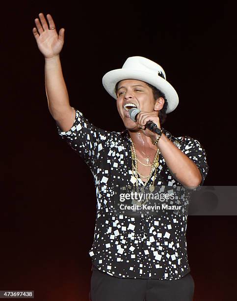 Musician Bruno Mars performs onstage during Rock in Rio USA at the MGM Resorts Festival Grounds on May 16, 2015 in Las Vegas, Nevada.