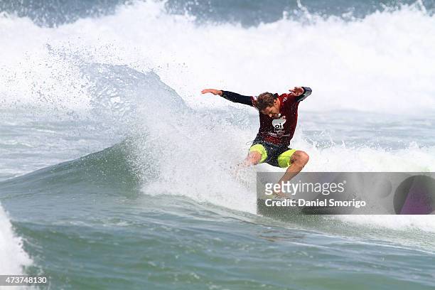 Bede Durbidge of Australia surfing during the Semifinals at the Oi Rio Pro on May 17, 2015 in Rio de Janeiro, Brazil.