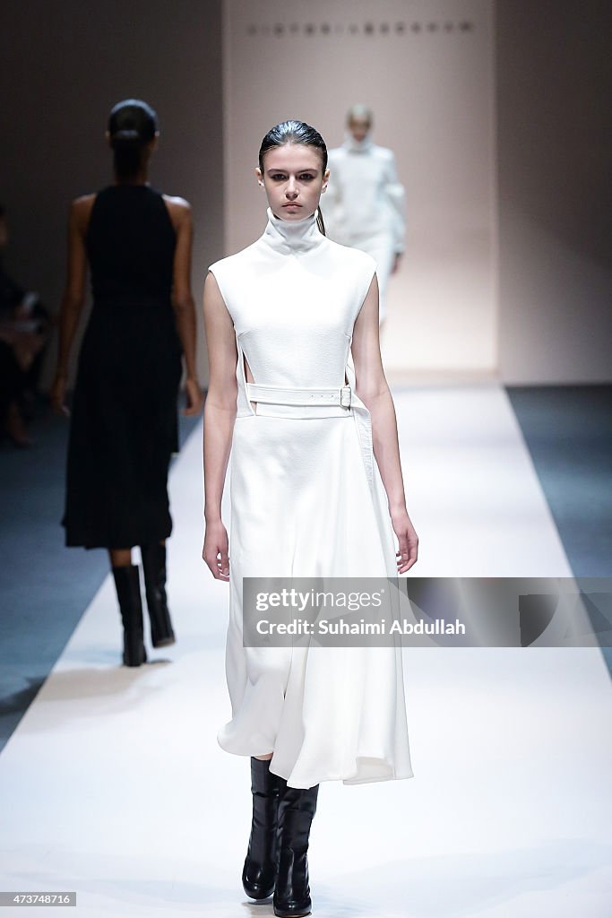 Victoria Beckham - Runway - Singapore Fashion Week 2015
