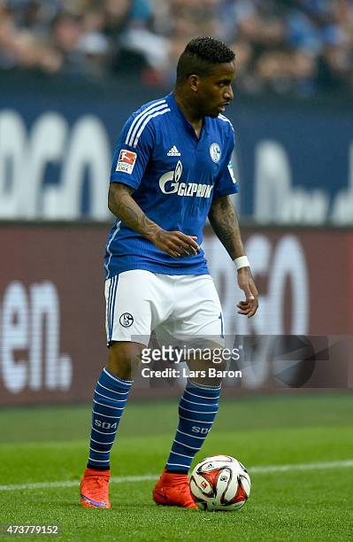 Jefferson Farfan of Schalke 04 runs with the ball during the Bundesliga match between FC Schalke 04 and SC Paderborn at Veltins Arena on May 16, 2015...