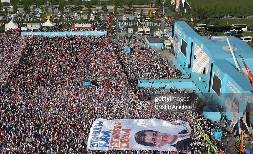 Turkish PM Ahmet Davutoglu holds election rally in Istanbul