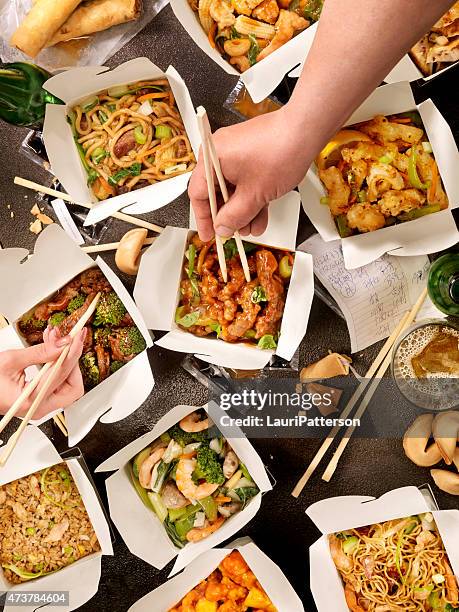 chinese take out - chinese noodles stockfoto's en -beelden
