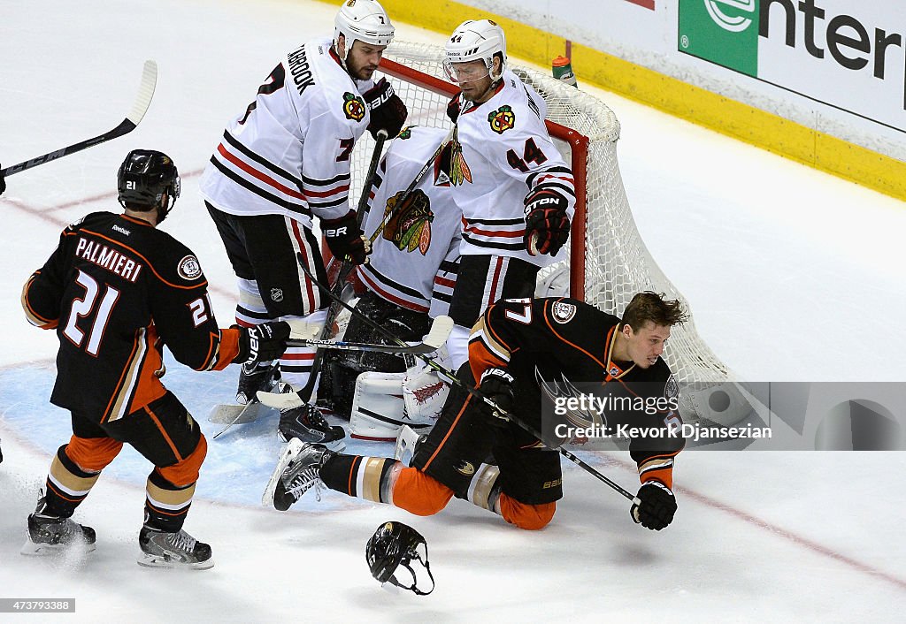 Chicago Blackhawks v Anaheim Ducks - Game One