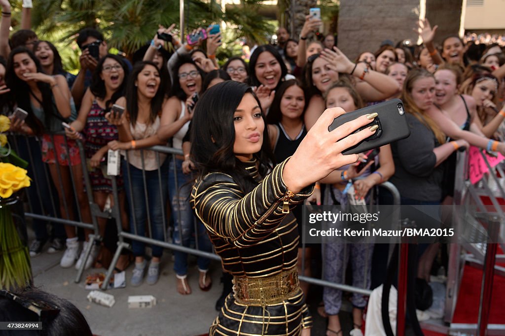 2015 Billboard Music Awards - Red Carpet