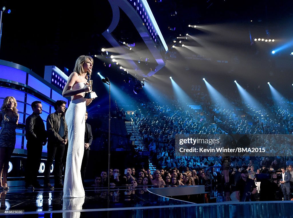 2015 Billboard Music Awards - Roaming Show