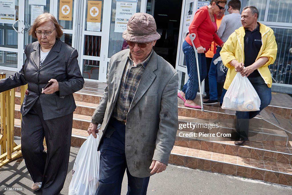 Residents of Donetsk Receive Humanitarian Aid