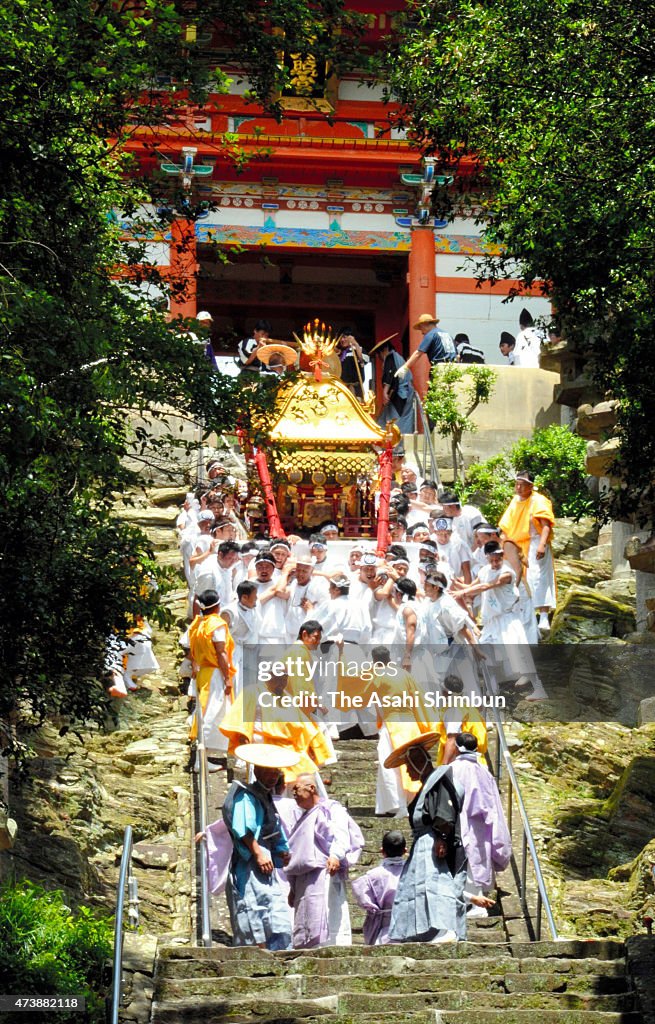 Waka Festival Celebrated At Kishu Toshogu Shrine