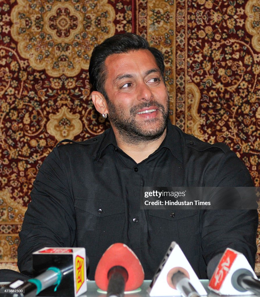 Bollywood Actor Salman Khan In Kashmir Valley